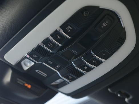 Certified 2026 Porsche Macan AWD/4WD image 21