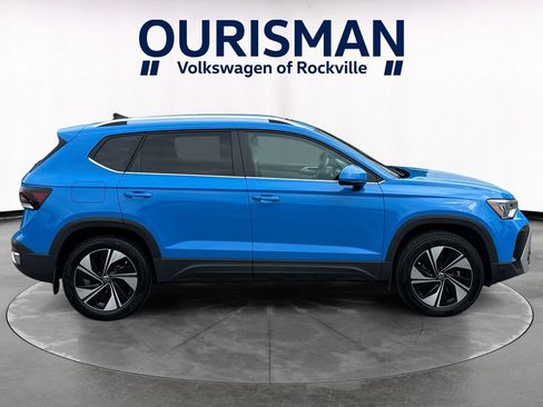 Used 2025 Volkswagen Taos SE w/ Panoramic Sunroof Package AWD/4WD image 7