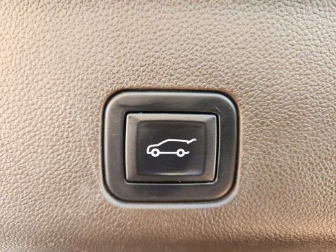 Used 2022 Chevrolet Tahoe Z71 w/ Luxury Package image 36