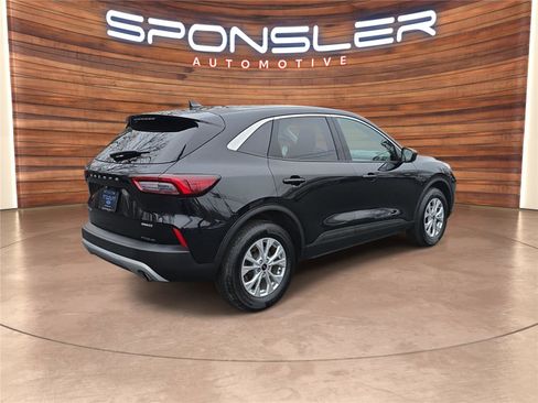 Used 2023 Ford Escape Active image 5