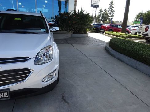 Certified 2017 Chevrolet Equinox Premier w/ Enhanced Convenience Package FWD image 33