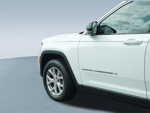 Used 2022 Jeep Grand Cherokee L Limited AWD/4WD image 45