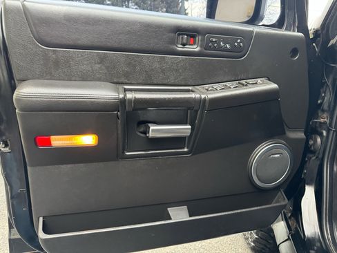 Used 2005 HUMMER H2 w/ Preferred Equipment Group image 11