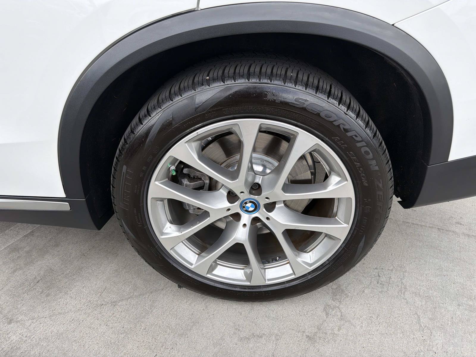 Used 2024 BMW X5 xDrive50e w/ Premium Package AWD/4WD image 6