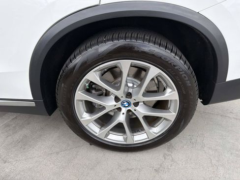 Used 2024 BMW X5 xDrive50e w/ Premium Package AWD/4WD image 6