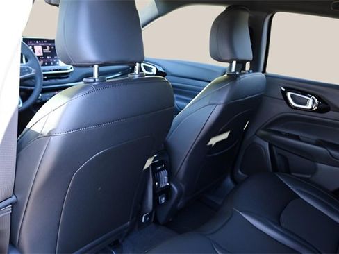 New 2026 Jeep Compass Latitude image 13