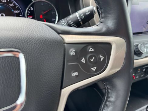 Used 2018 GMC Acadia Denali w/ Technology Package AWD/4WD image 34