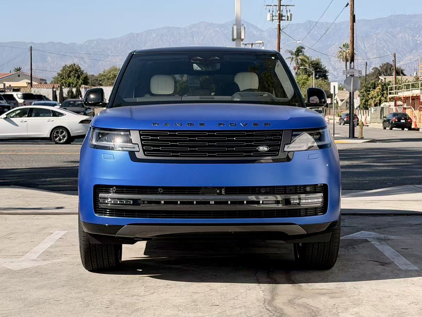 Used 2026 Land Rover Range Rover SE AWD/4WD image 4