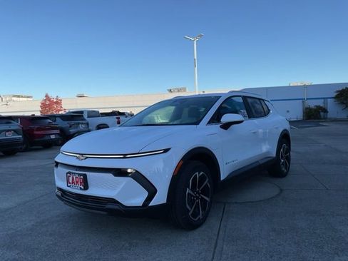 New 2026 Chevrolet Equinox EV LT image 3