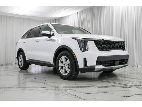 Certified 2025 Kia Sorento LX image 2