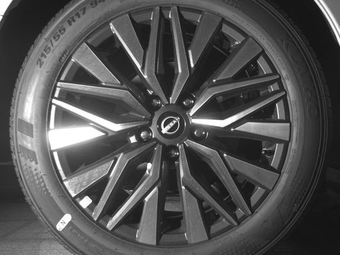 Used 2025 Nissan Sentra SV FWD image 15