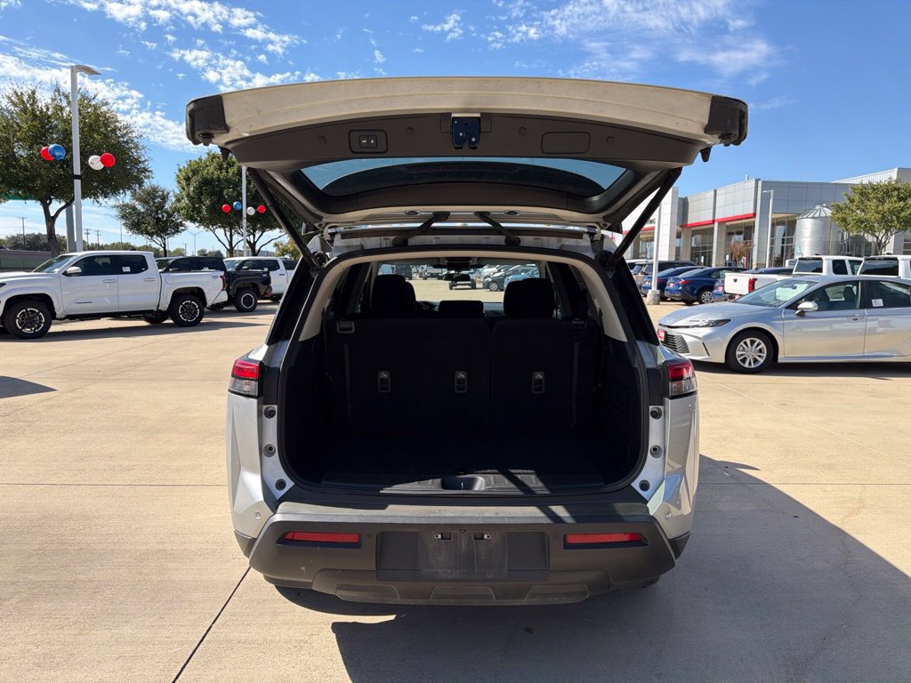 Used 2025 Nissan Pathfinder SV FWD image 16