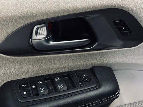Certified 2023 Chrysler Pacifica Touring-L FWD image 15
