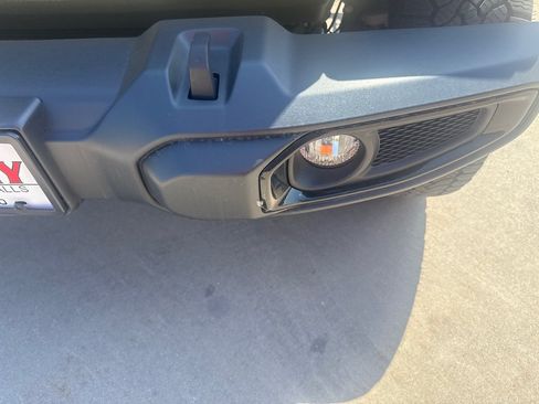 Used 2024 Jeep Gladiator Sport AWD/4WD image 8