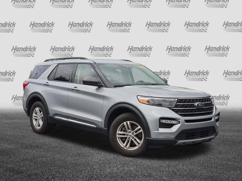 Used 2022 Ford Explorer XLT w/ Equipment Group 202A AWD/4WD image 2