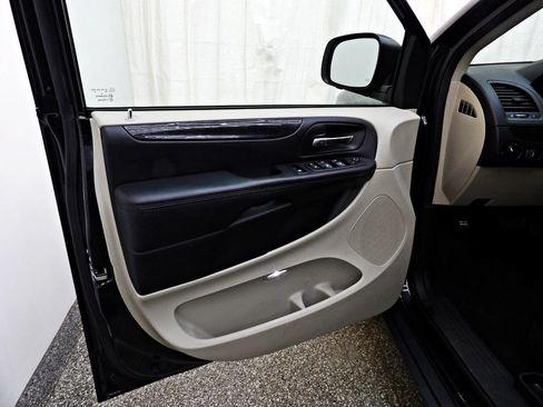 Used 2017 Dodge Grand Caravan SE w/ Power Window Group image 16