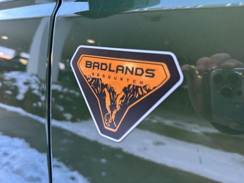 Used 2023 Ford Bronco Badlands image 5