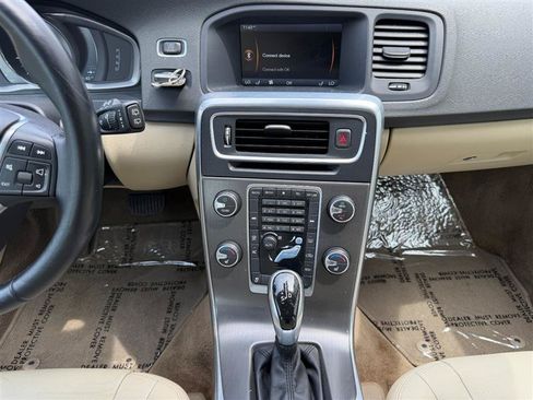Used 2015 Volvo V60 T5 Premier FWD image 55