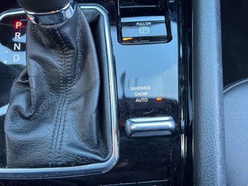 Used 2025 Jeep Compass Limited image 22