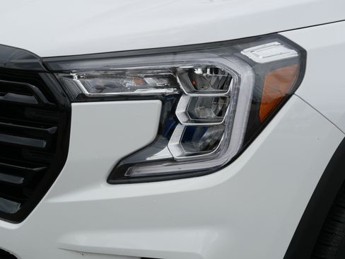 Used 2023 GMC Terrain SLT w/ Infotainment Package II AWD/4WD image 16