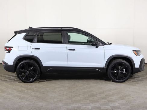Used 2025 Volkswagen Taos SE AWD/4WD image 20