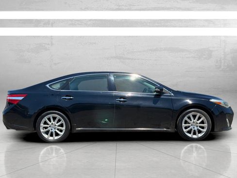 Used 2013 Toyota Avalon XLE Touring FWD image 4