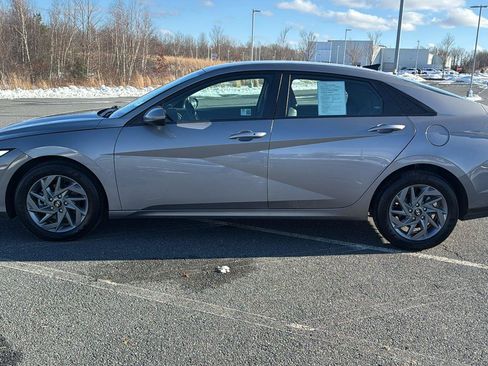 Used 2024 Hyundai Elantra SEL image 11