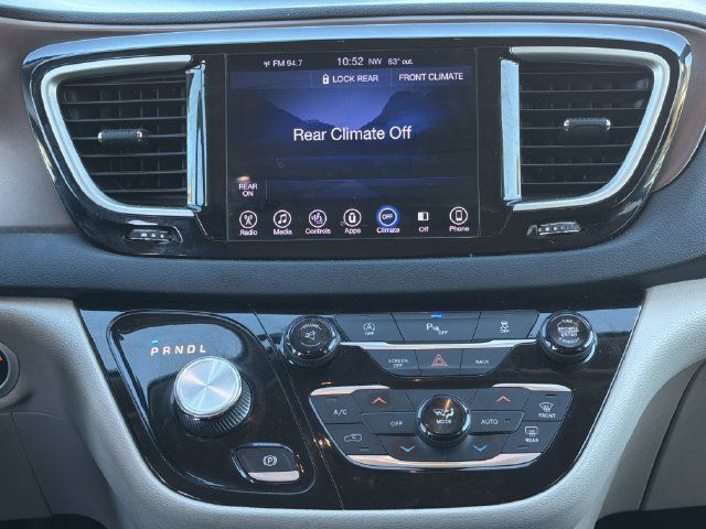 Used 2017 Chrysler Pacifica Touring-L FWD image 15