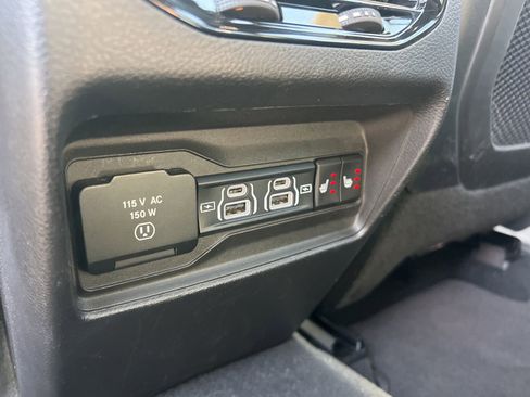 Used 2022 Jeep Grand Cherokee Overland w/ MOPAR Finishing Package image 40