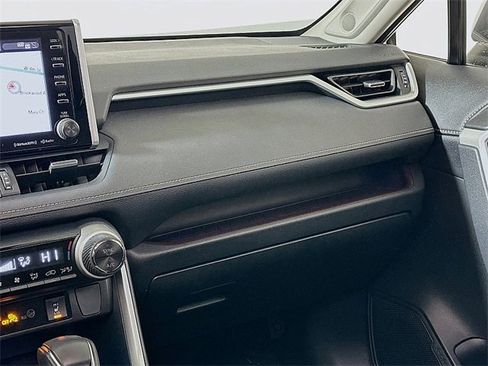 Used 2019 Toyota RAV4 Limited image 26