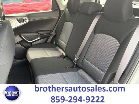 Used 2025 Kia Soul LX w/ LX Technology Package FWD image 26