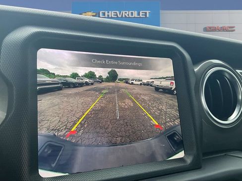 Used 2023 Jeep Gladiator Overland AWD/4WD image 15