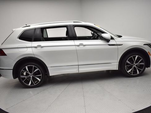 Used 2024 Volkswagen Tiguan SEL R-Line AWD/4WD image 4