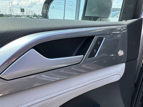 New 2025 Volkswagen Taos SEL AWD/4WD image 18