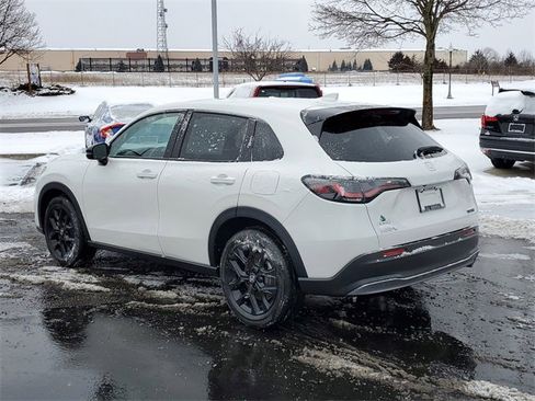 Used 2025 Honda HR-V Sport image 3