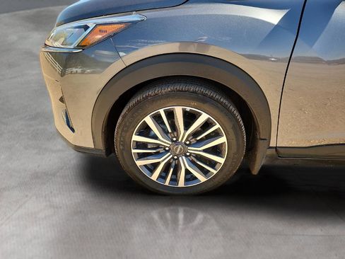Used 2024 Nissan Kicks SV image 9