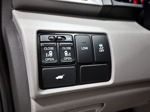 Used 2017 Honda Odyssey EX-L image 9