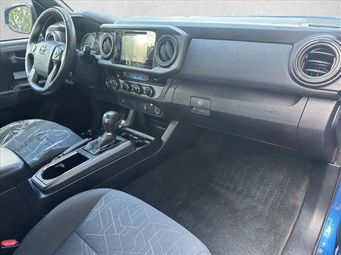 Used 2017 Toyota Tacoma SR5 AWD/4WD image 30