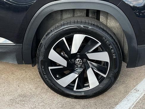 Used 2025 Volkswagen Atlas Cross Sport SE image 8