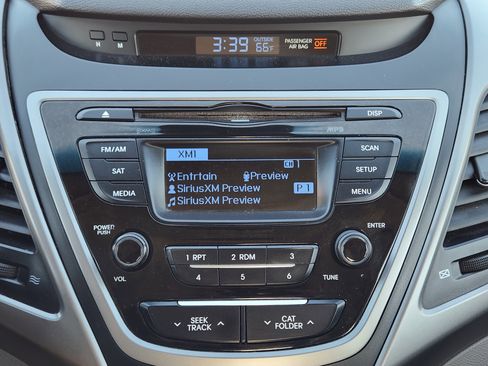 Used 2015 Hyundai Elantra SE image 17