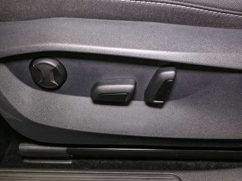 Used 2023 Volkswagen Taos SE image 44