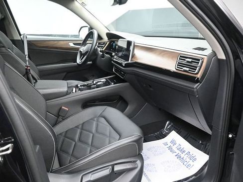 Used 2025 Volkswagen Atlas SE AWD/4WD image 17