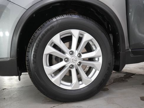 Used 2016 Nissan Rogue SV AWD/4WD image 29