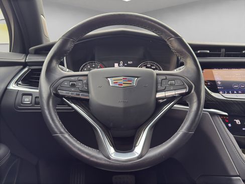 Used 2022 Cadillac XT6 Premium Luxury image 10