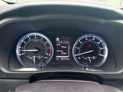 Used 2019 Toyota Highlander Limited Platinum FWD image 4