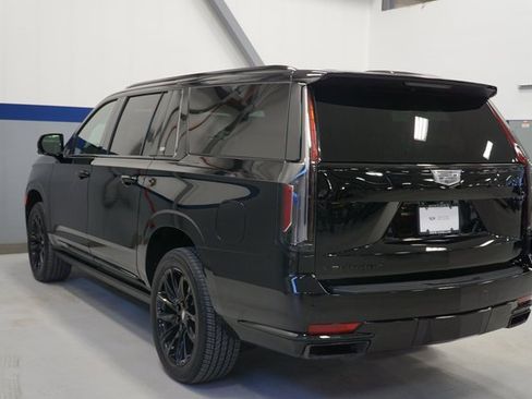 Used 2023 Cadillac Escalade ESV Sport Platinum w/ LPO, ONYX Package image 3