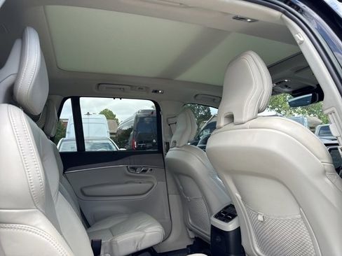 Used 2022 Volvo XC90 T8 Inscription w/ Advanced Package image 28