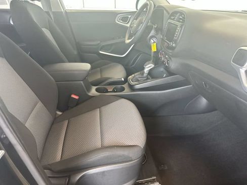 Certified 2022 Kia Soul LX FWD image 26