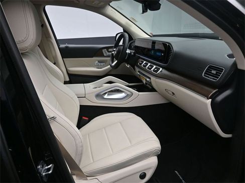 New 2026 Mercedes-Benz GLS 450 4MATIC image 30