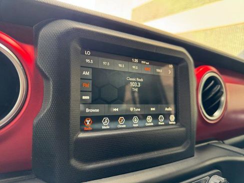 Used 2021 Jeep Gladiator Rubicon w/ Dual Top Group AWD/4WD image 27
